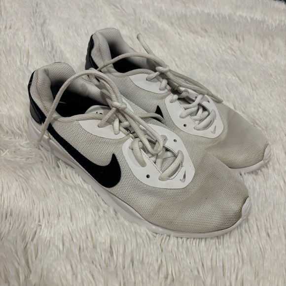 Nike Men’s Air Max Oketo white and black size 8 EUC - Picture 2 of 11